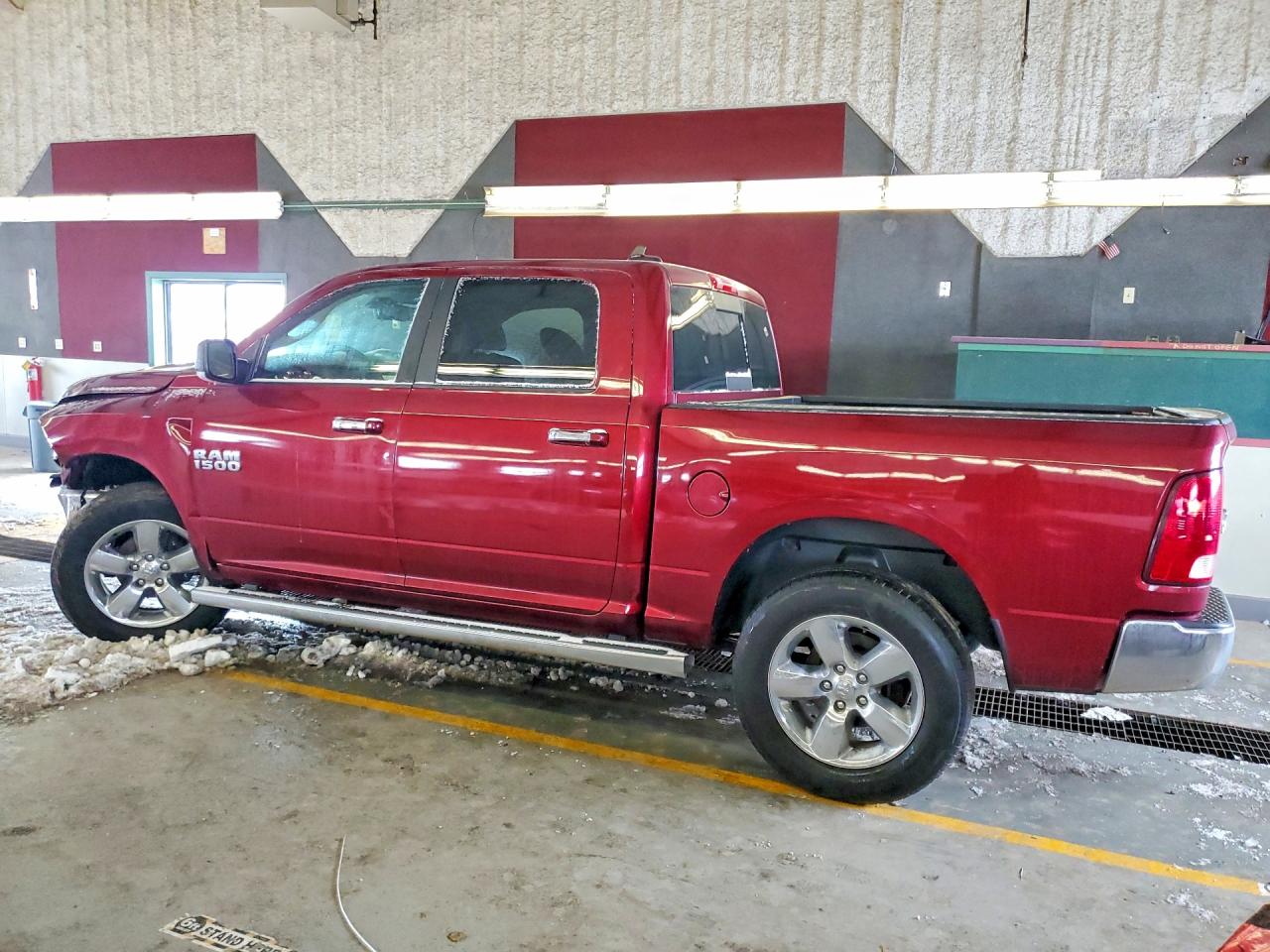 2017 RAM 1500 SLT photo 2