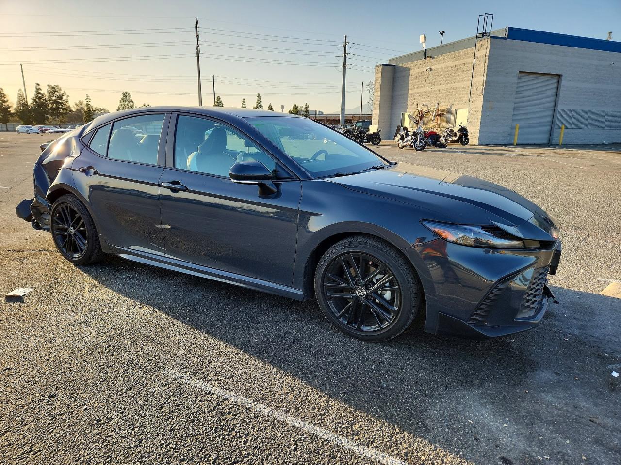 2025 TOYOTA CAMRY SE photo 4