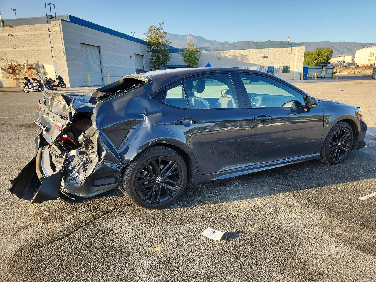 2025 TOYOTA CAMRY SE photo 3