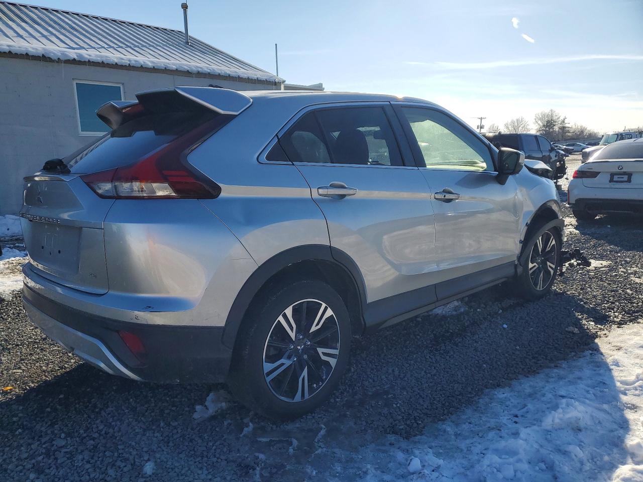 2023 MITSUBISHI ECLIPSE CROSS SE photo 3