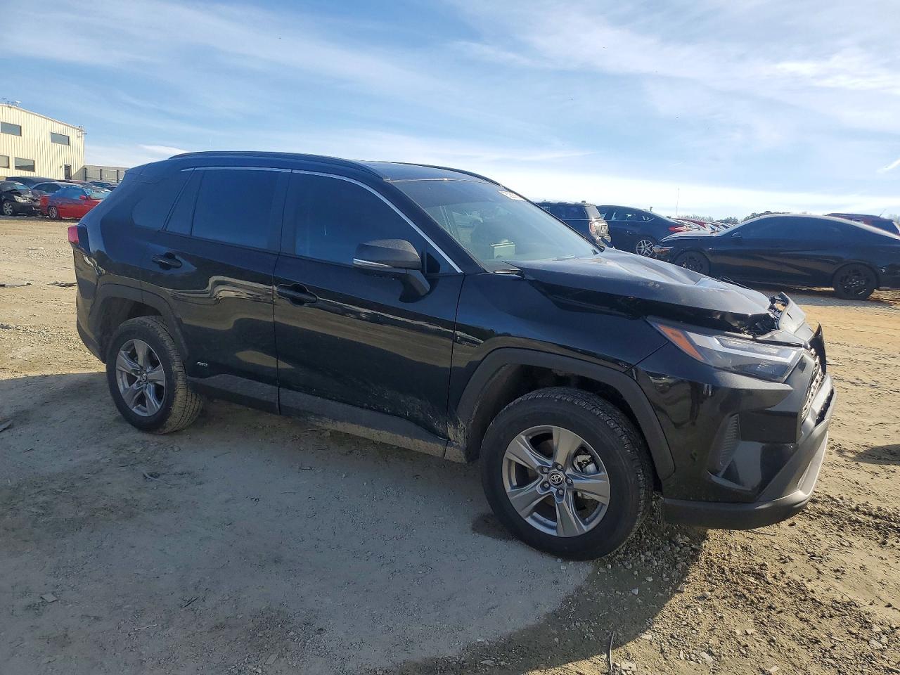 2025 TOYOTA RAV4 XLE photo 4