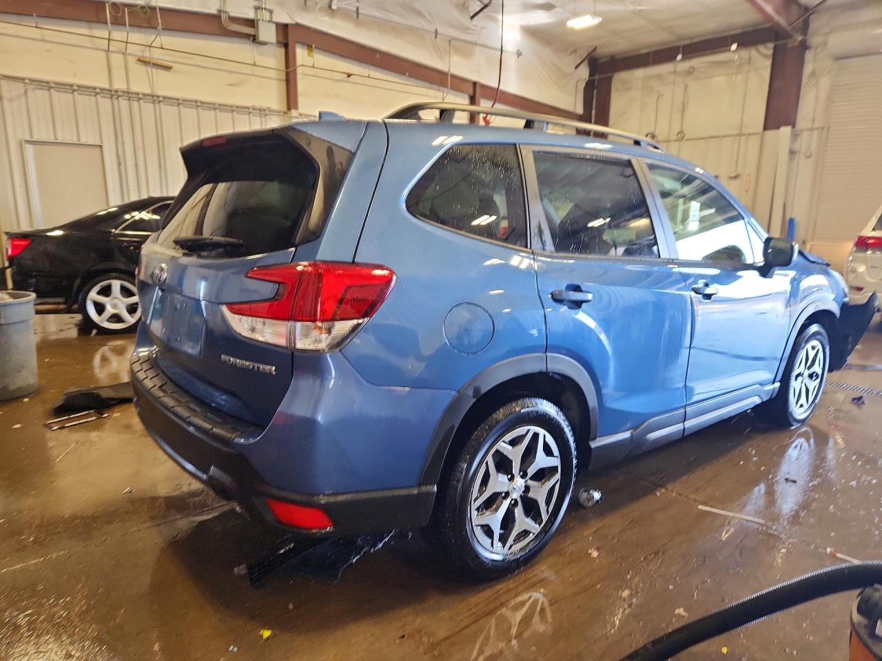 2022 SUBARU FORESTER PREMIUM photo 3