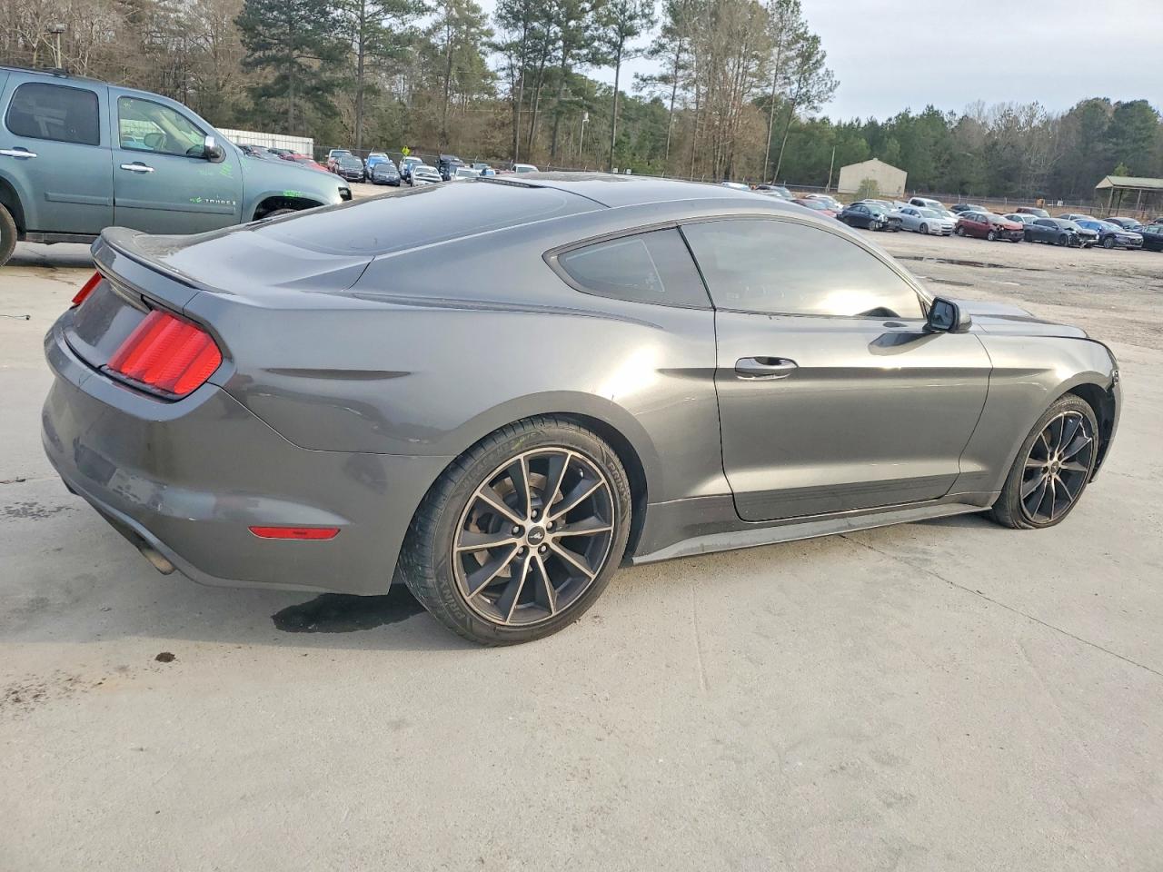 2017 FORD MUSTANG photo 5