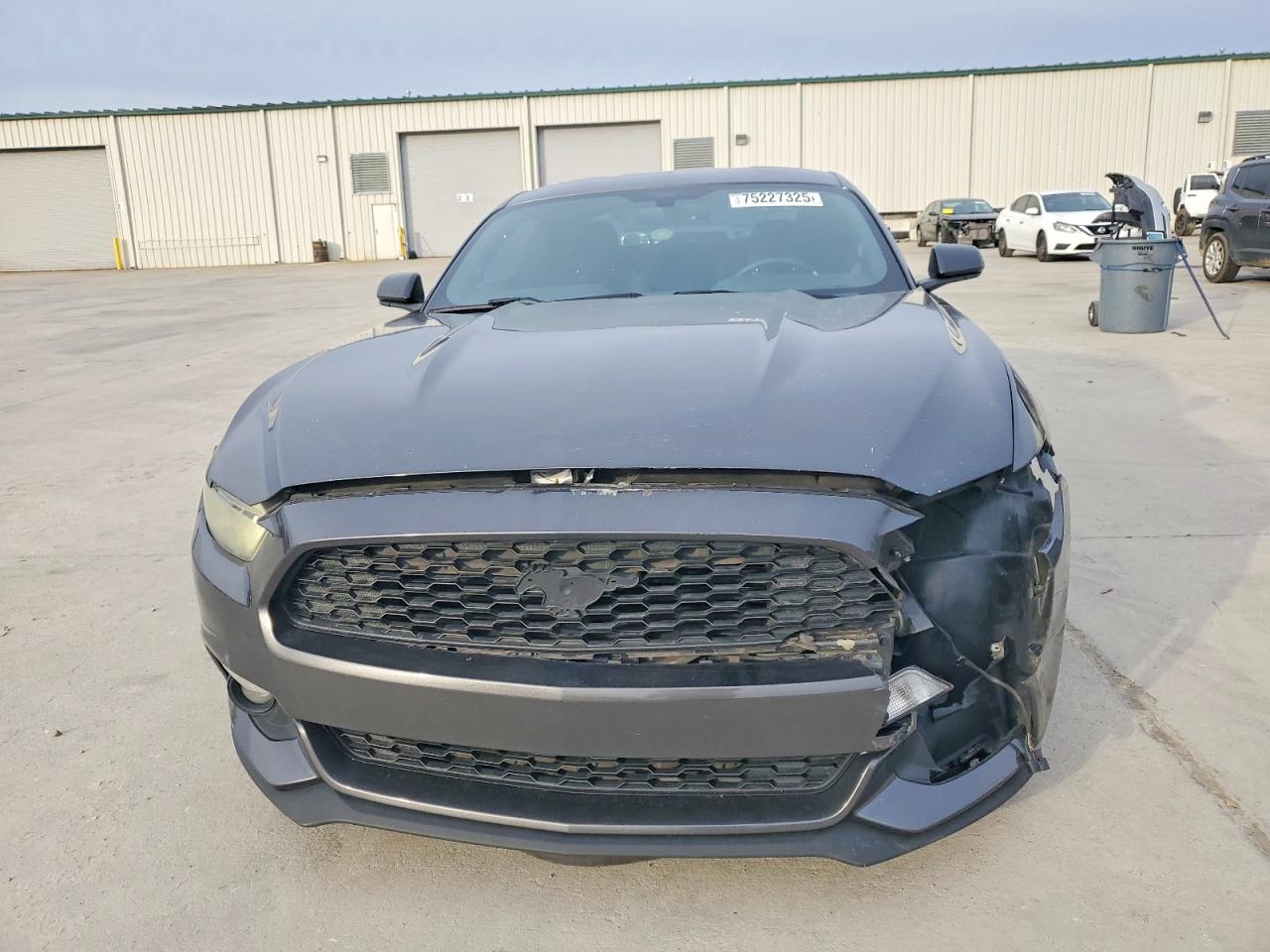 2017 FORD MUSTANG photo 9