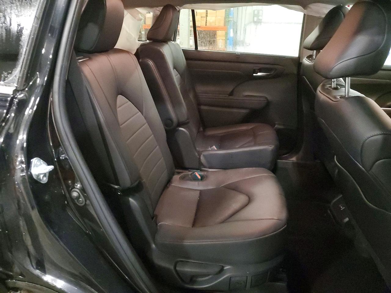 2024 TOYOTA HIGHLANDER LE photo 21
