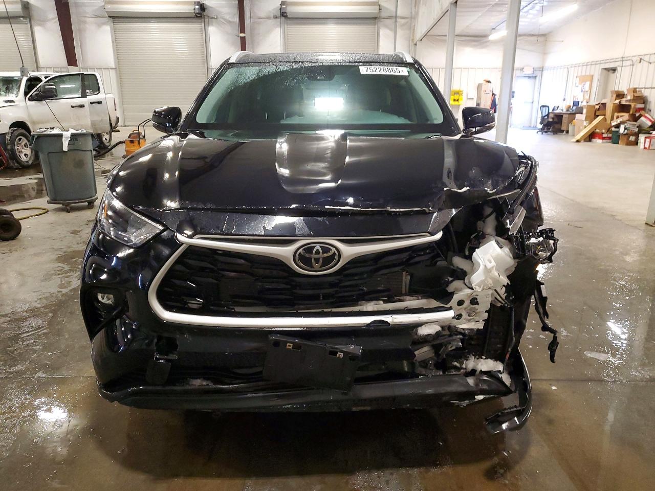 2024 TOYOTA HIGHLANDER LE photo 9