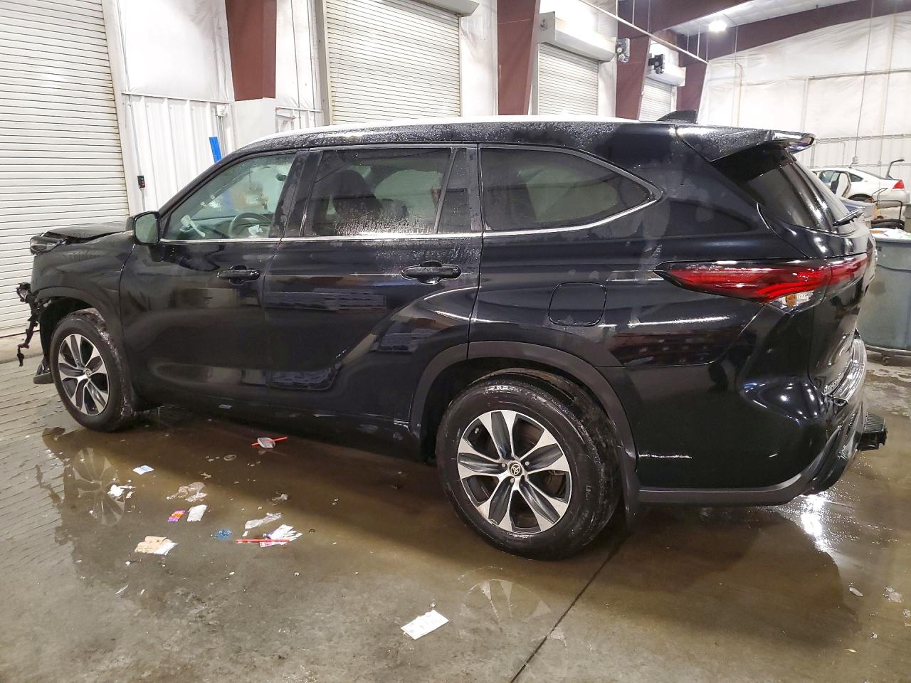 2024 TOYOTA HIGHLANDER LE photo 3