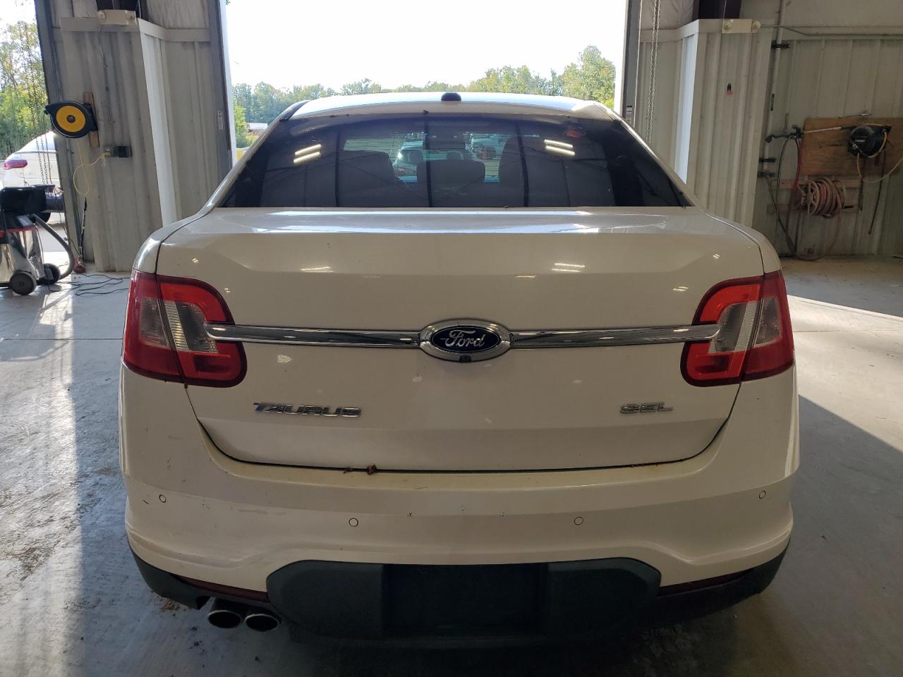 2012 FORD TAURUS SEL photo 16