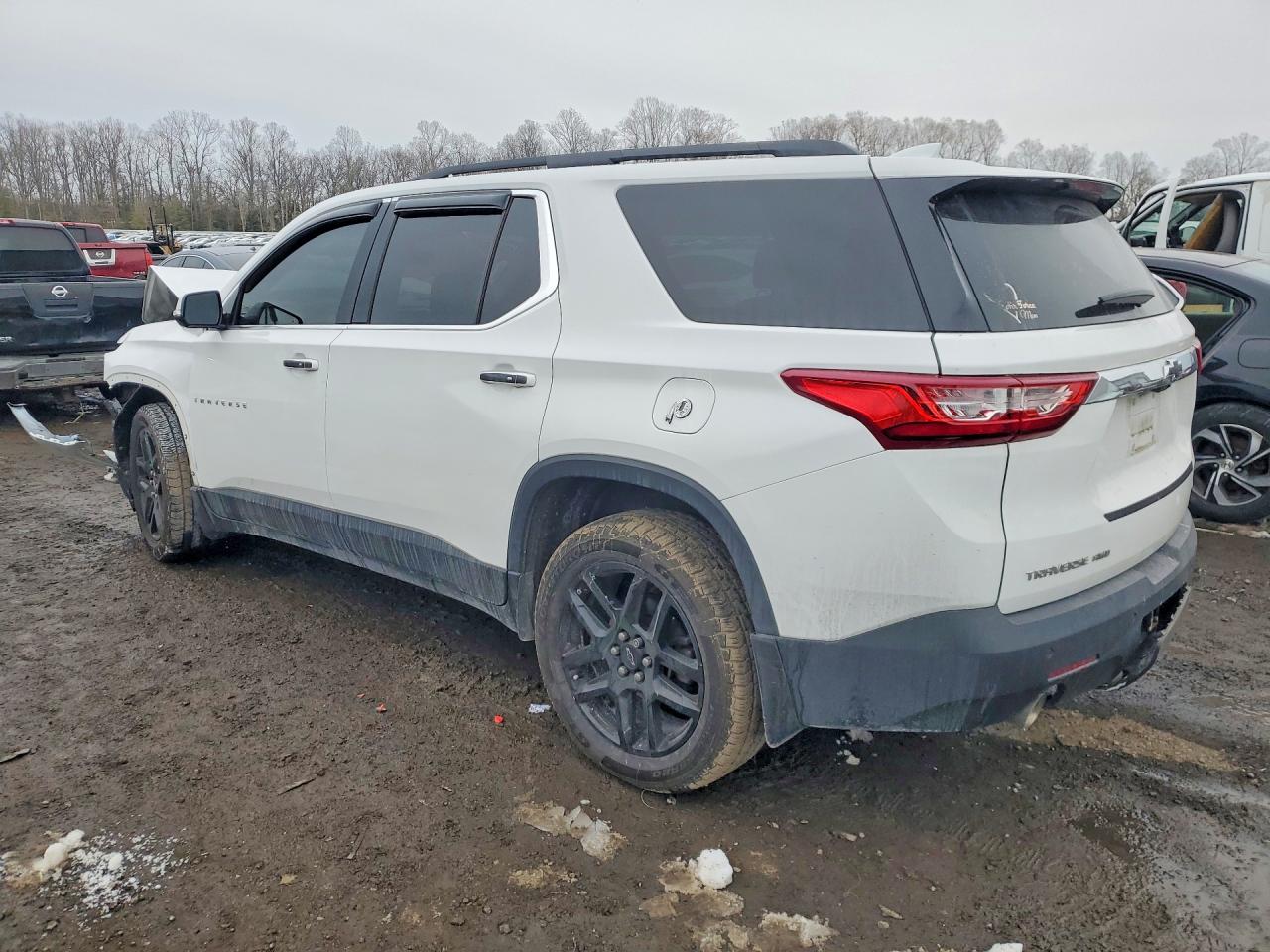 2020 CHEVROLET TRAVERSE LT photo 2