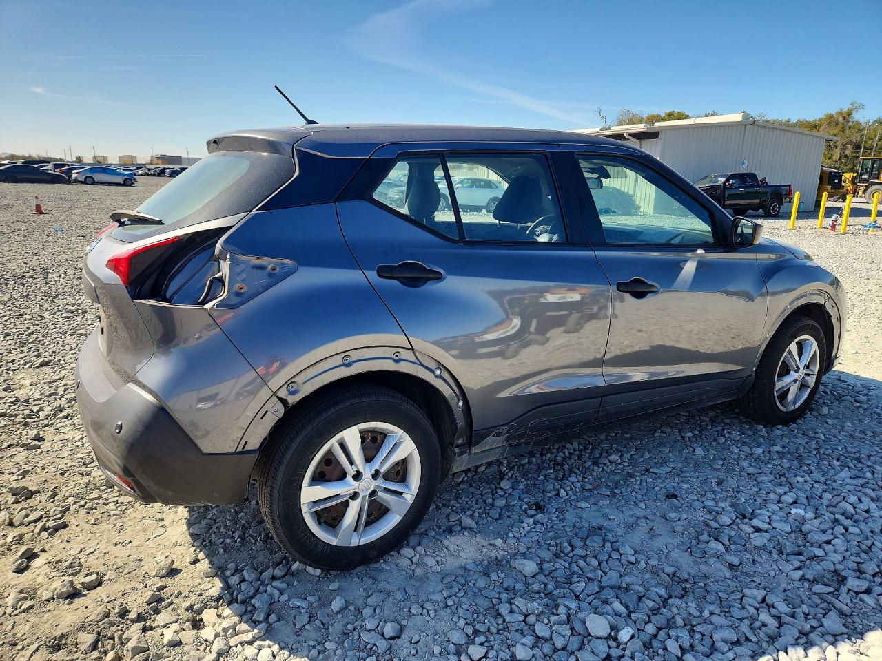 2020 NISSAN KICKS S photo 5