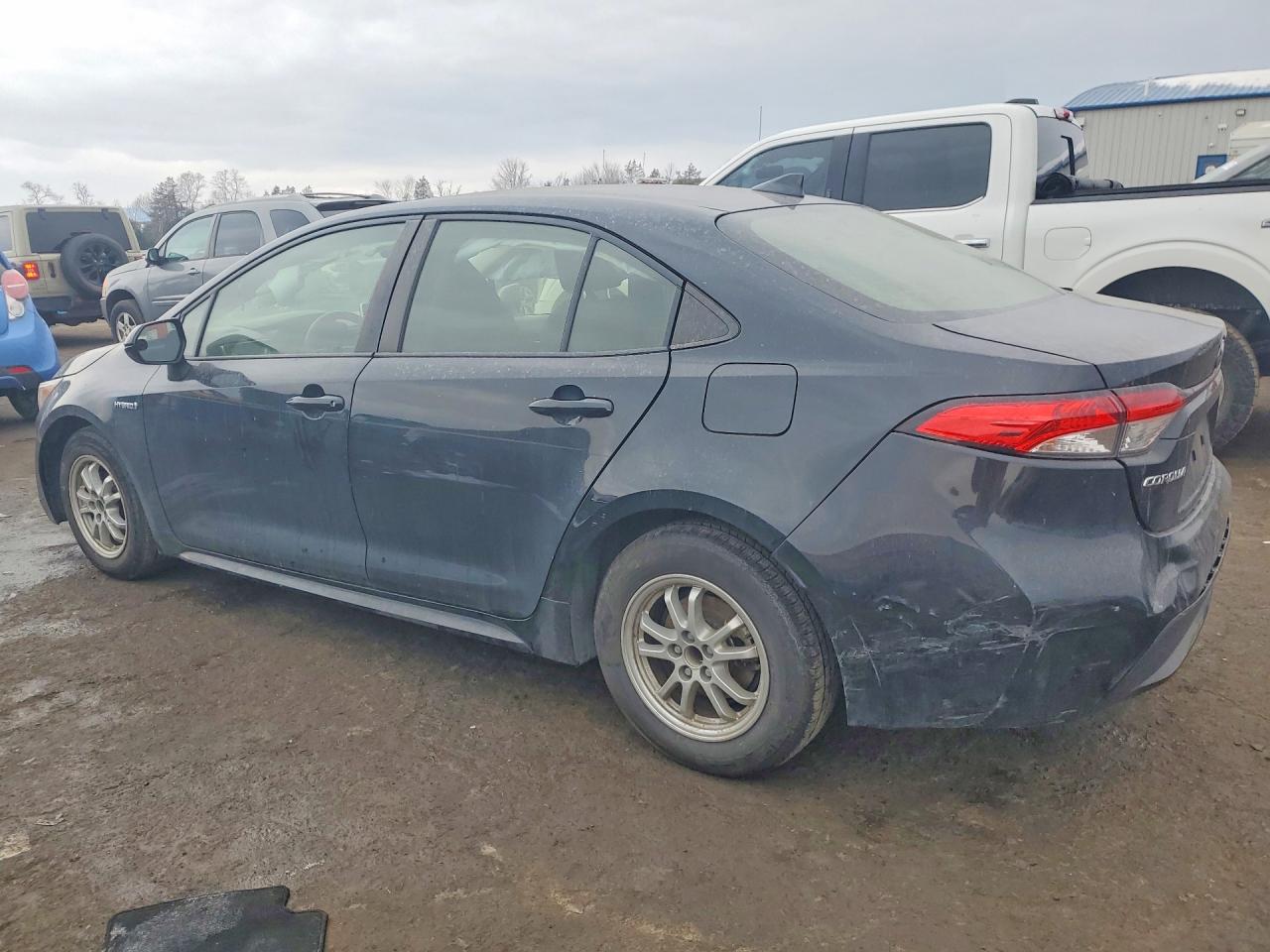 2021 TOYOTA COROLLA LE photo 2