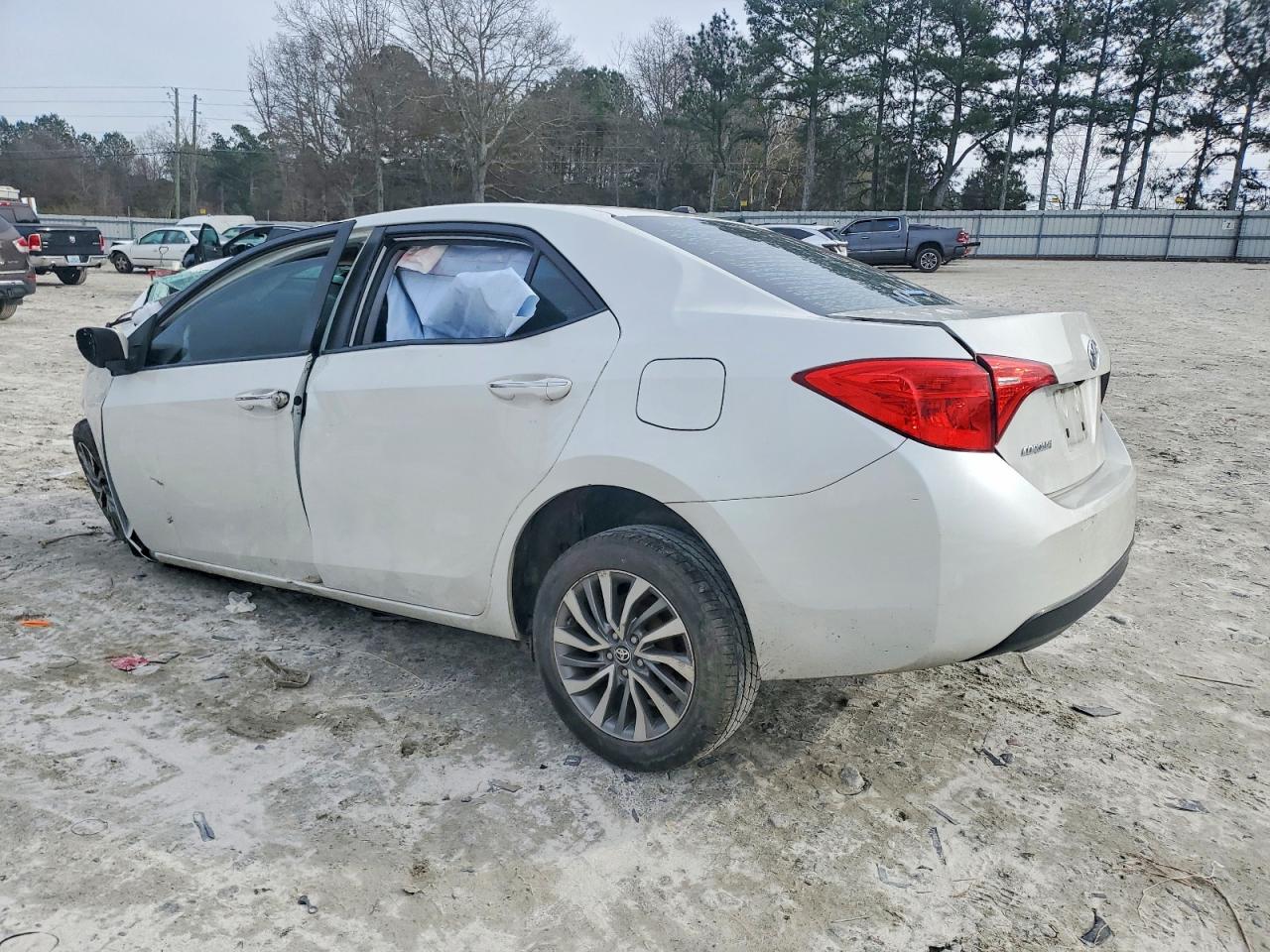 2019 TOYOTA COROLLA L photo 3