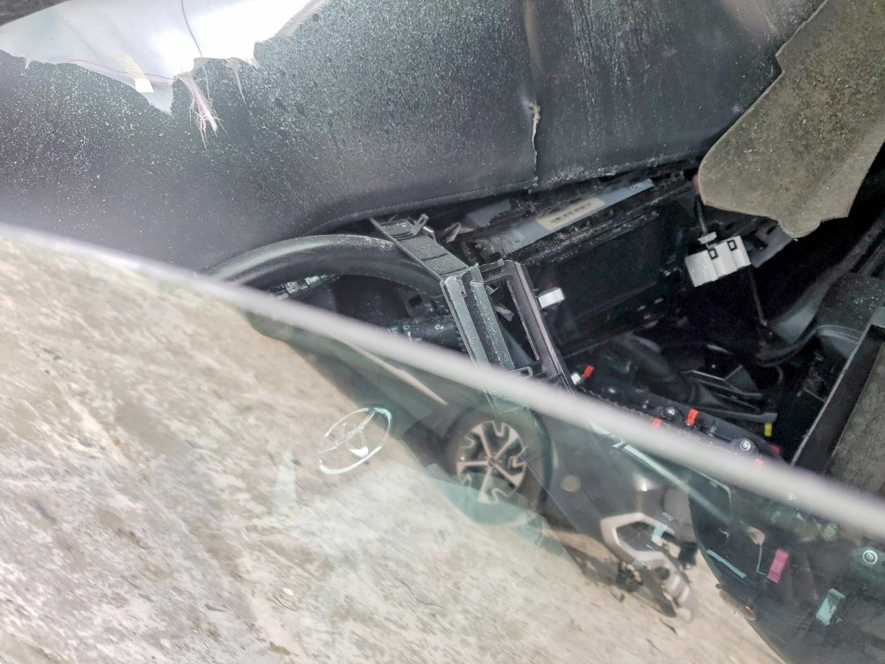 2019 TOYOTA COROLLA L photo 21