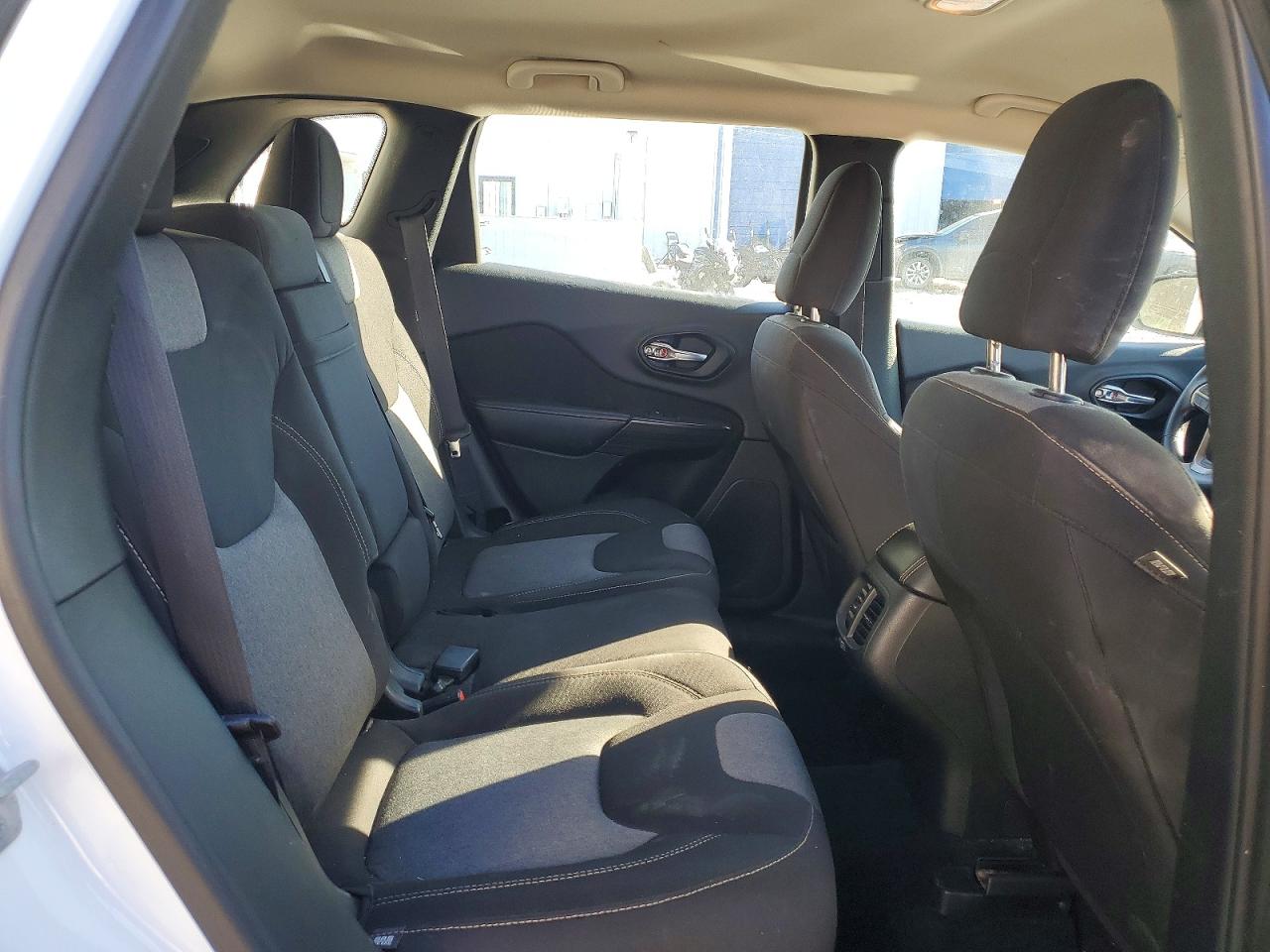 2016 JEEP CHEROKEE SPORT photo 11