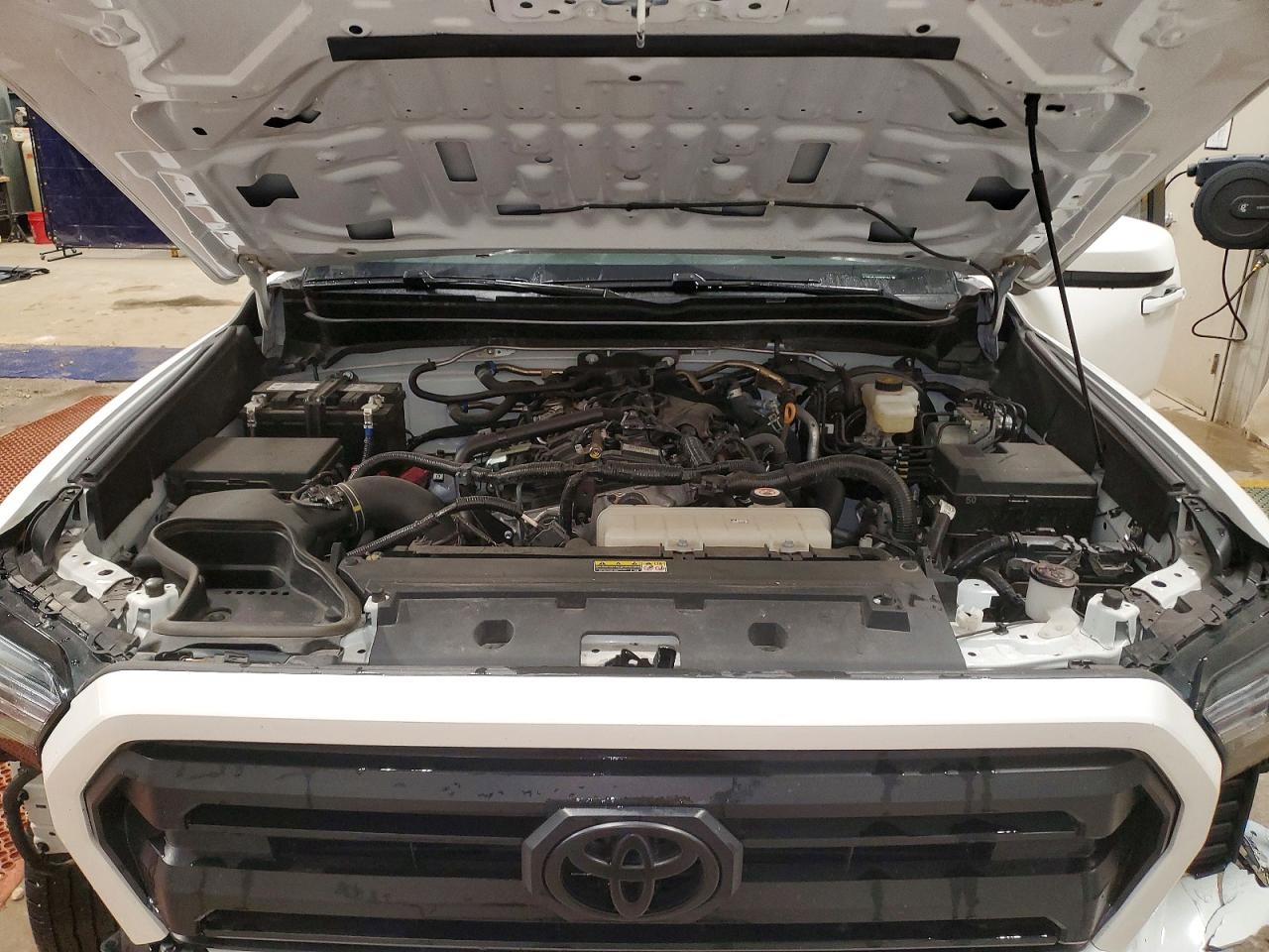 2024 TOYOTA TACOMA DOUBLE CAB photo 11