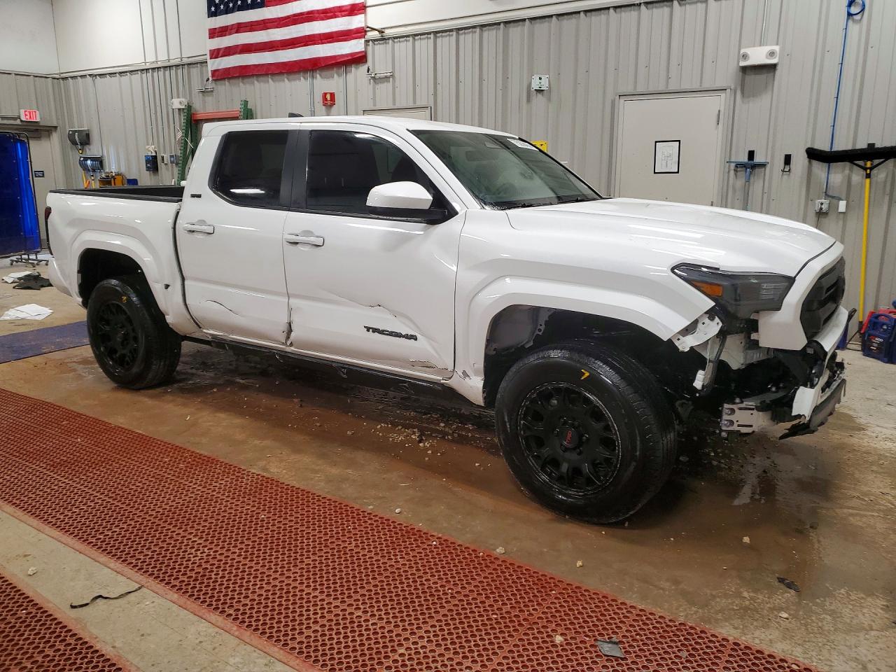 2024 TOYOTA TACOMA DOUBLE CAB photo 4