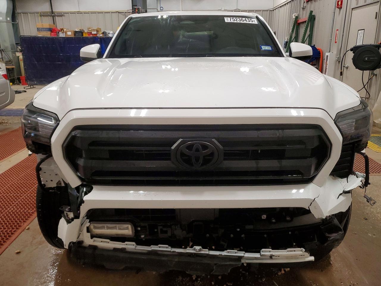 2024 TOYOTA TACOMA DOUBLE CAB photo 5
