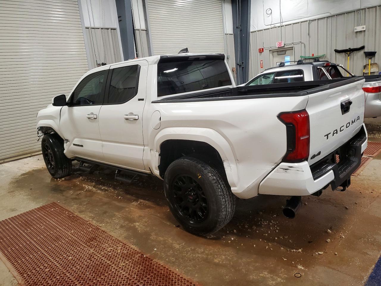 2024 TOYOTA TACOMA DOUBLE CAB photo 2