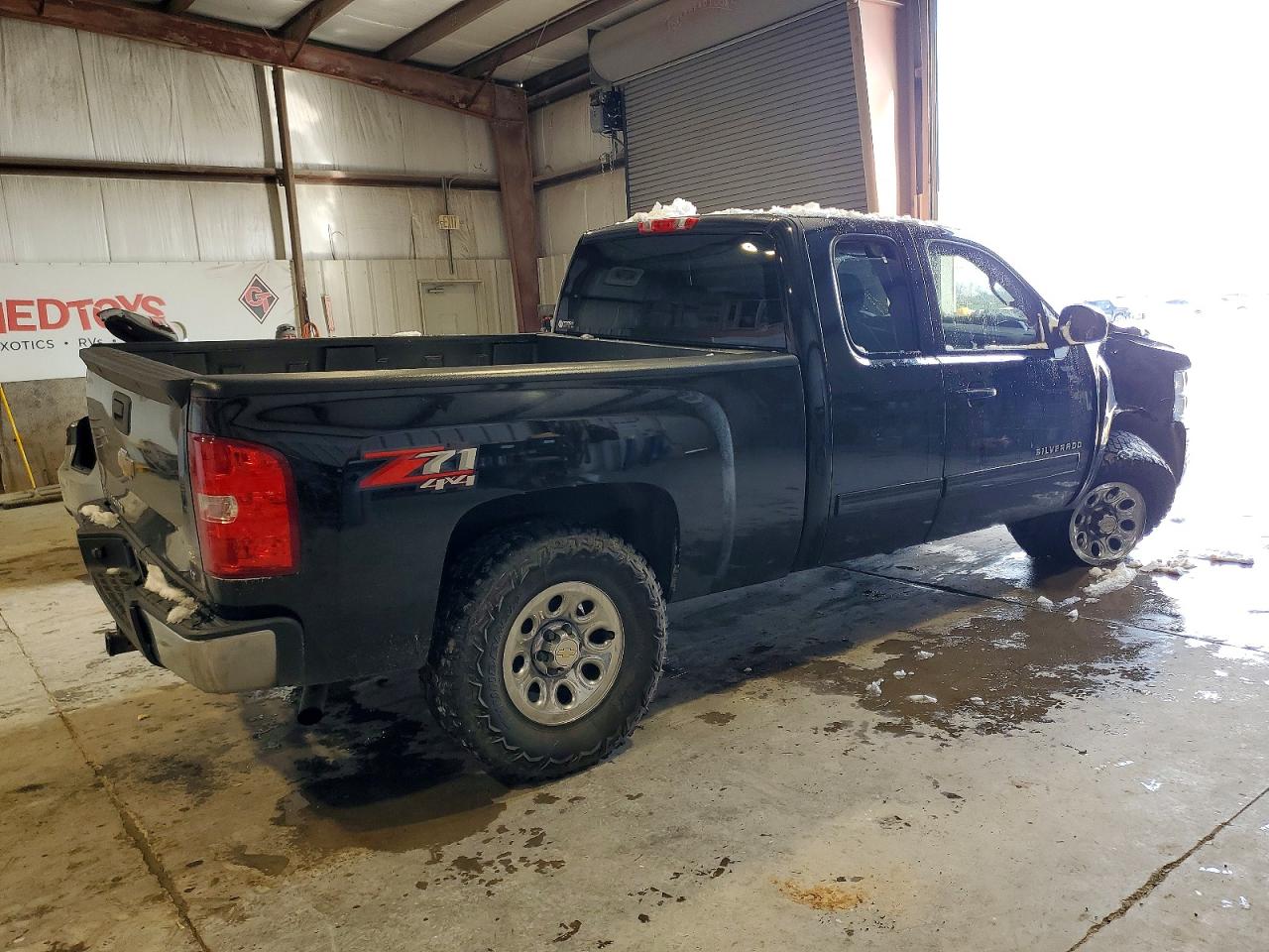 2010 CHEVROLET SILVERADO K1500 LT photo 3