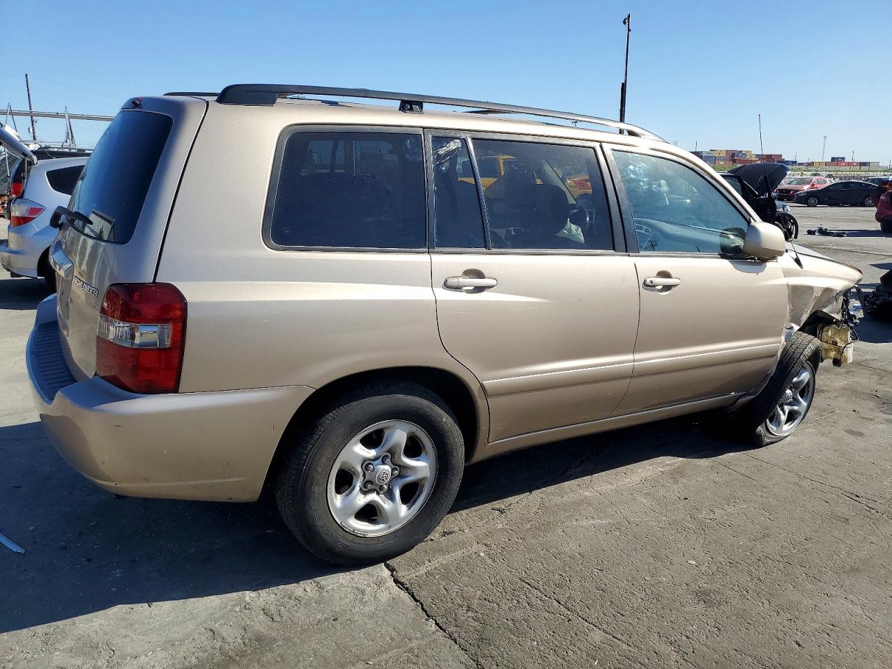 2004 TOYOTA HIGHLANDER BASE photo 5