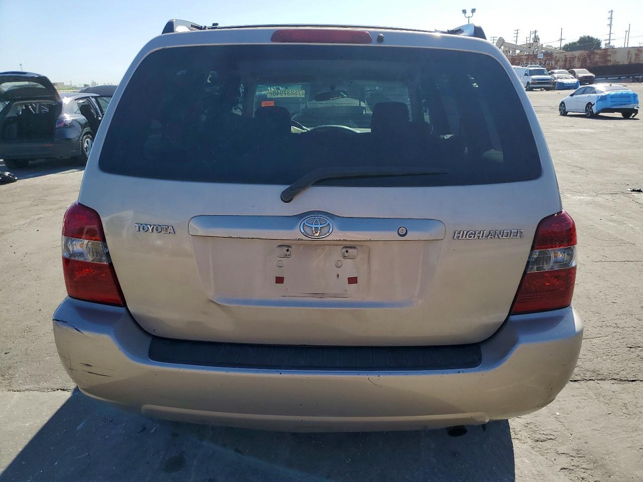 2004 TOYOTA HIGHLANDER BASE photo 11