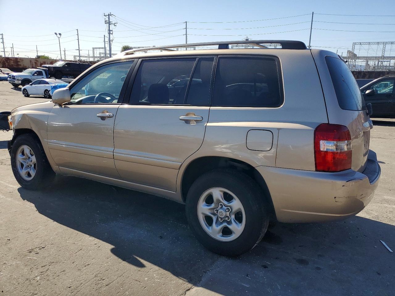 2004 TOYOTA HIGHLANDER BASE photo 3