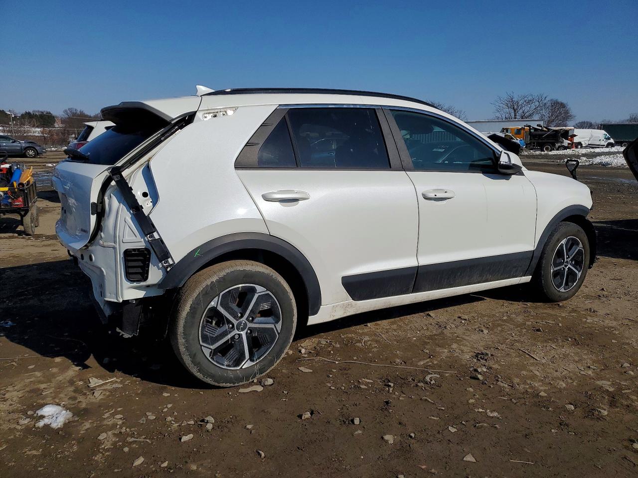 2024 KIA NIRO EX photo 3
