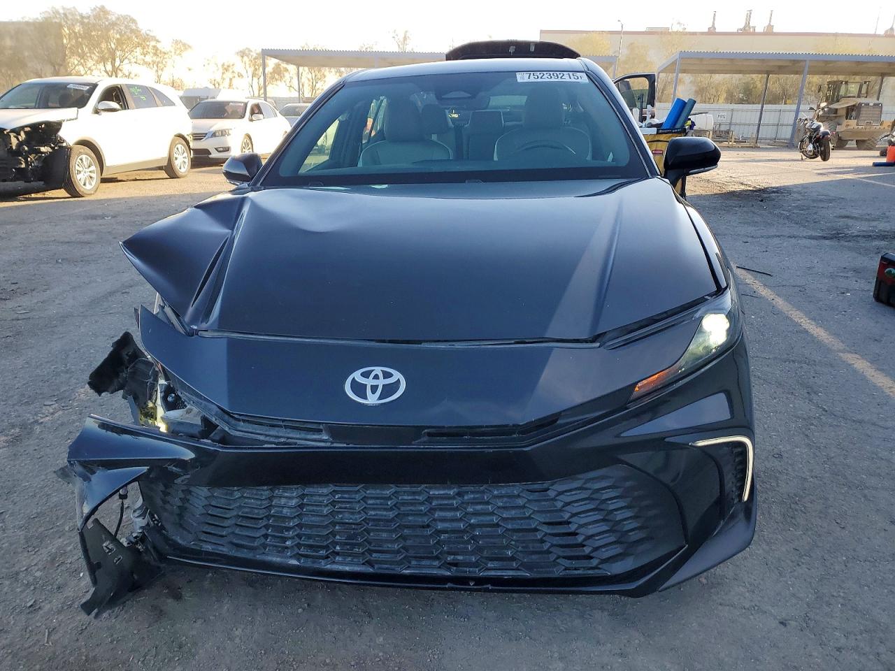 2025 TOYOTA CAMRY SE photo 5