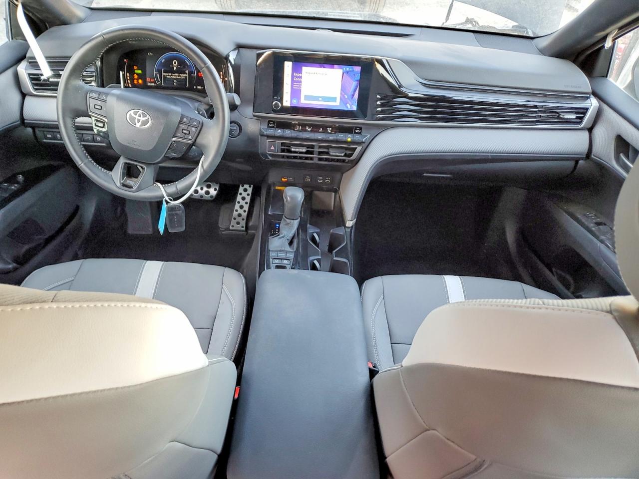 2025 TOYOTA CAMRY SE photo 8