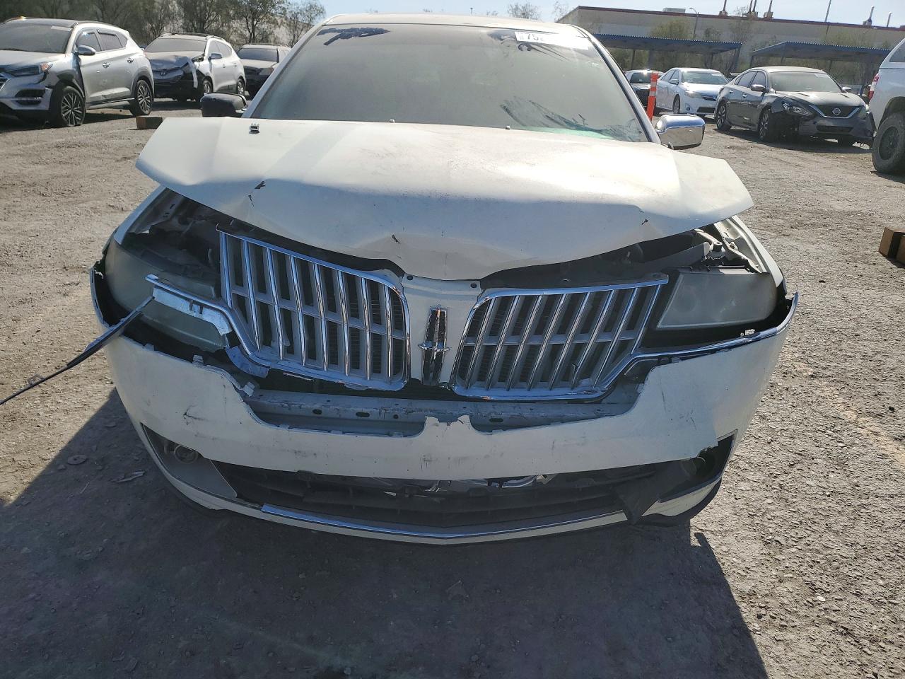 2012 LINCOLN MKZ photo 9