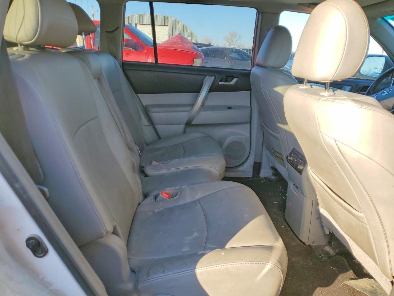 2013 TOYOTA HIGHLANDER BASE photo 11