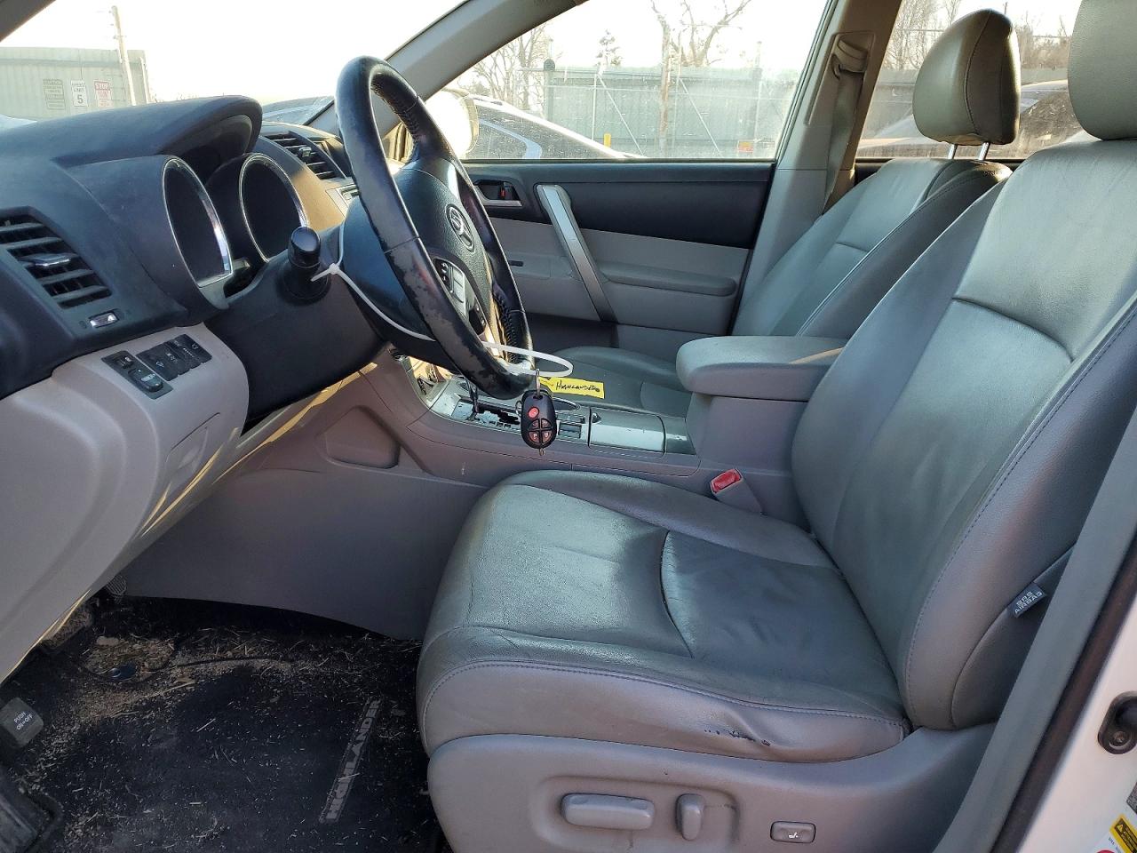 2013 TOYOTA HIGHLANDER BASE photo 7