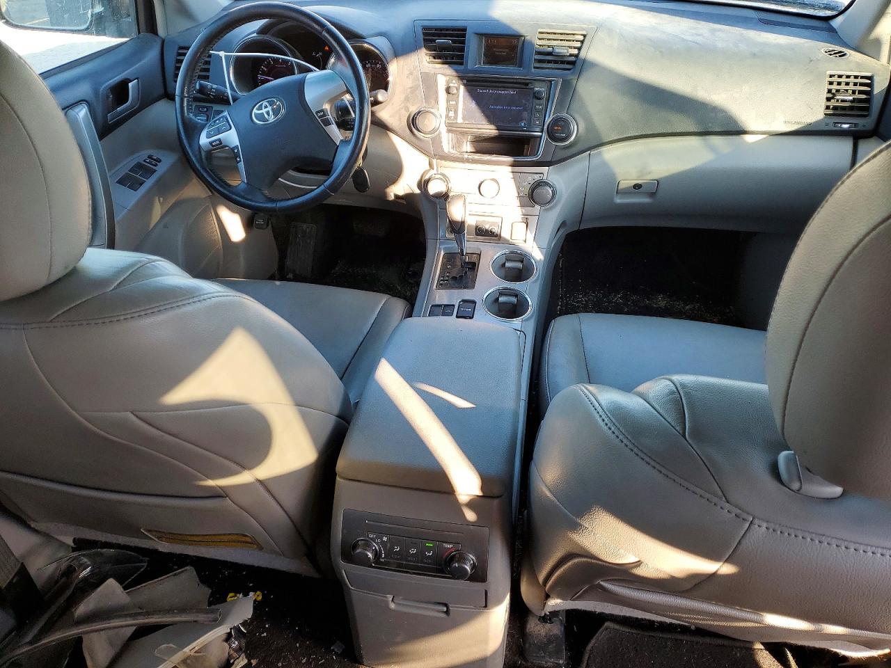 2013 TOYOTA HIGHLANDER BASE photo 8