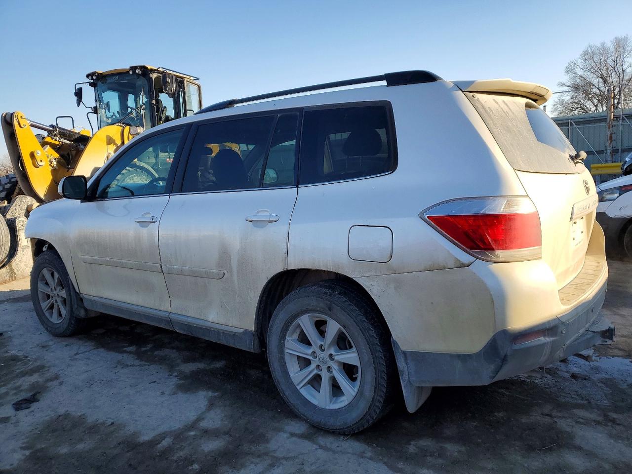 2013 TOYOTA HIGHLANDER BASE photo 2