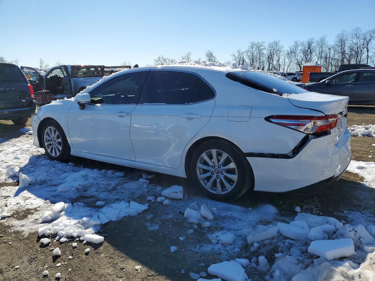 2019 TOYOTA CAMRY L photo 2