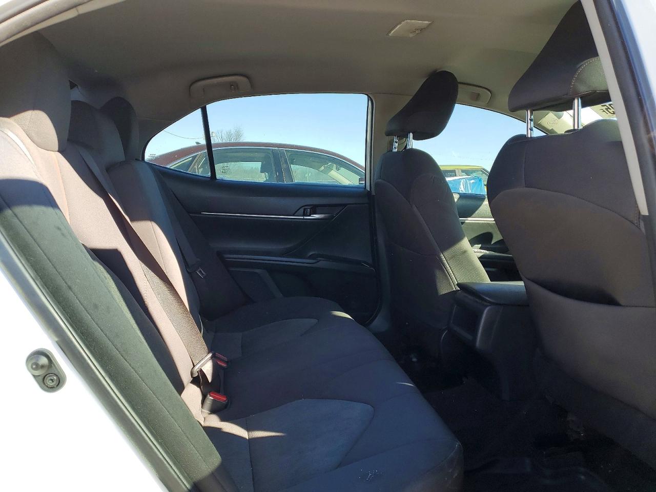 2019 TOYOTA CAMRY L photo 10