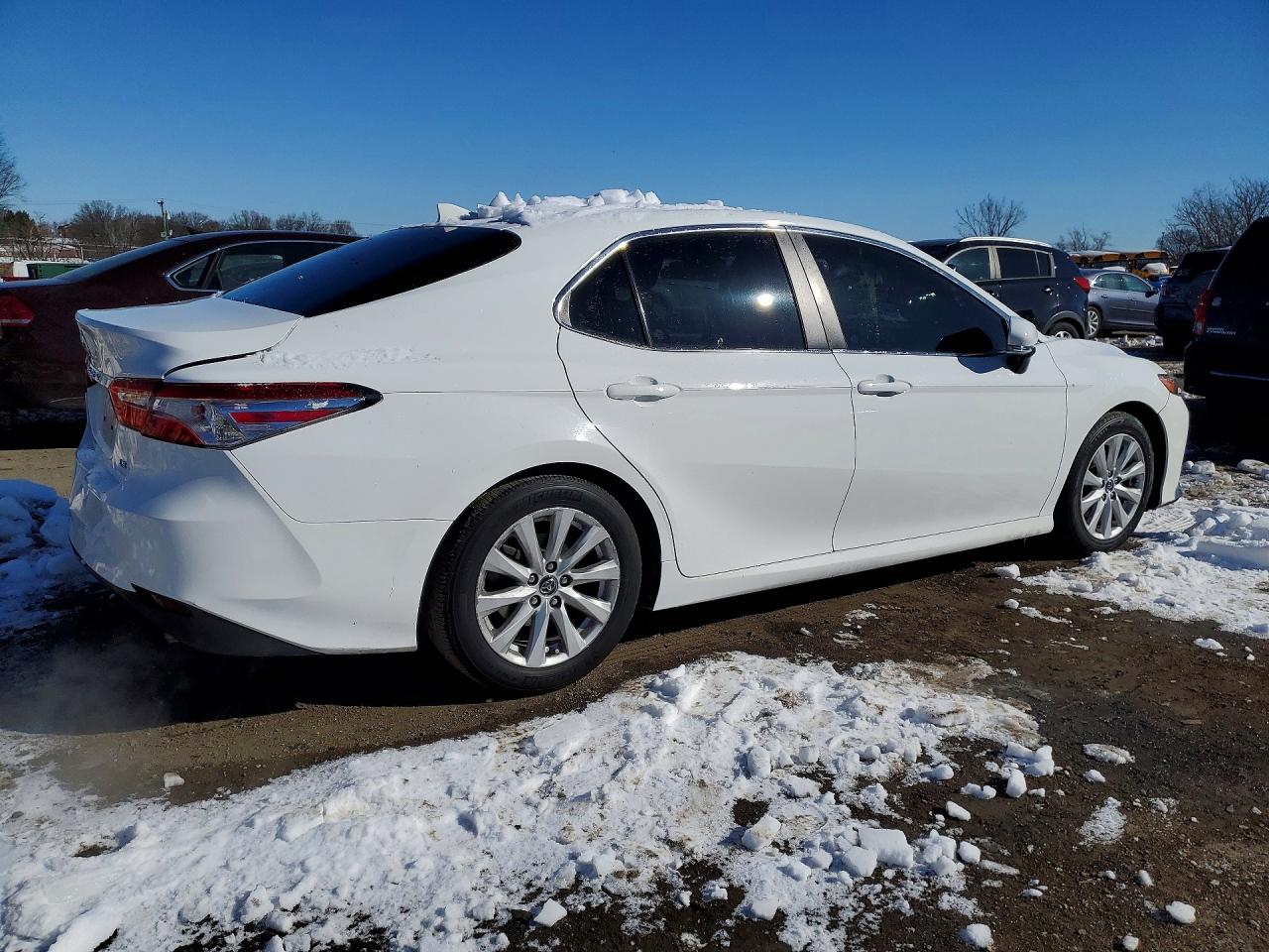 2019 TOYOTA CAMRY L photo 3