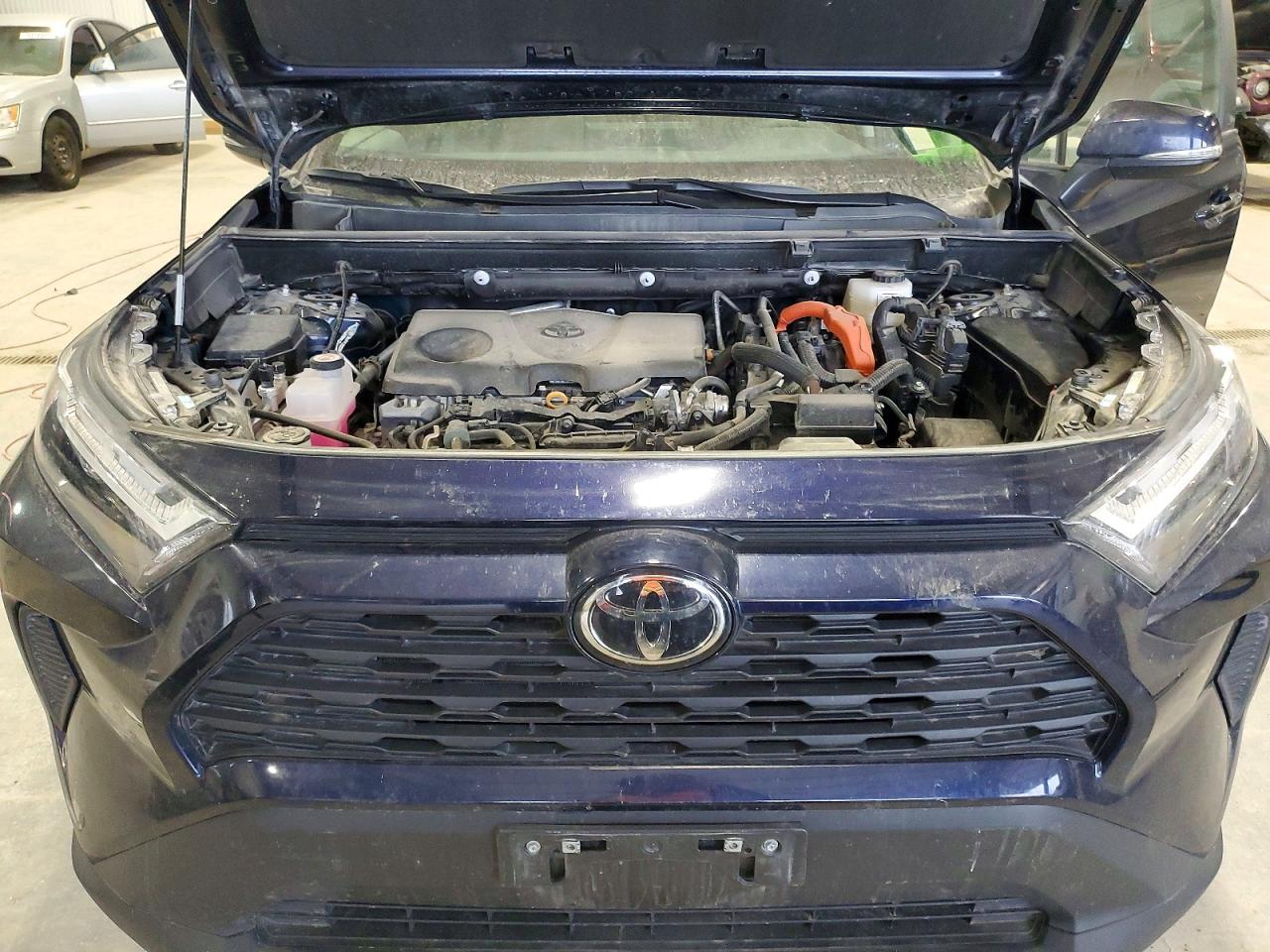 2025 TOYOTA RAV4 XLE photo 23