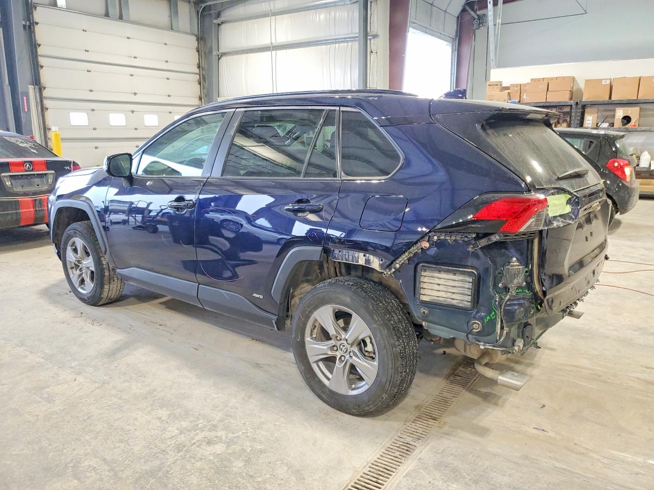 2025 TOYOTA RAV4 XLE photo 3