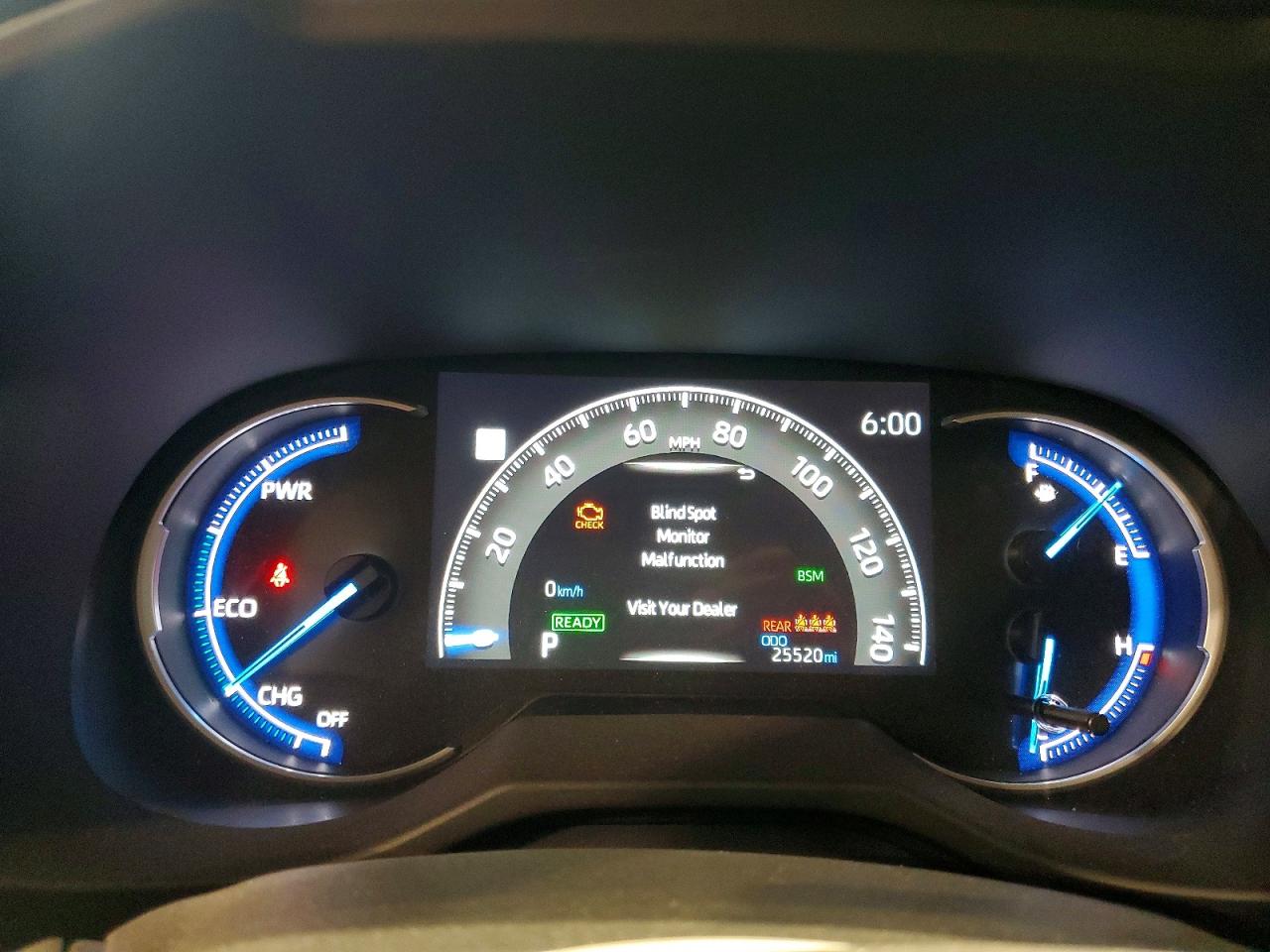 2025 TOYOTA RAV4 XLE photo 17
