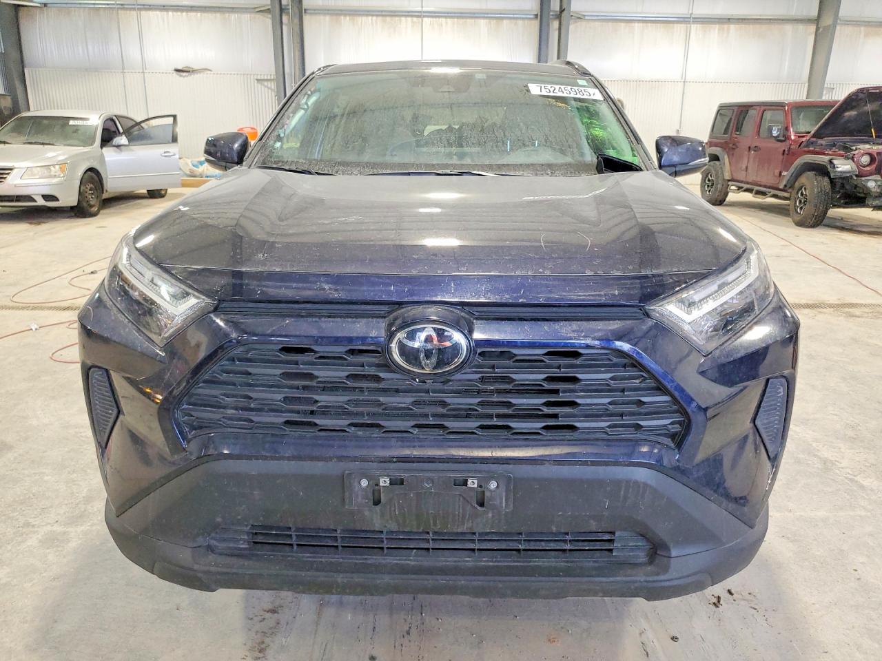 2025 TOYOTA RAV4 XLE photo 9