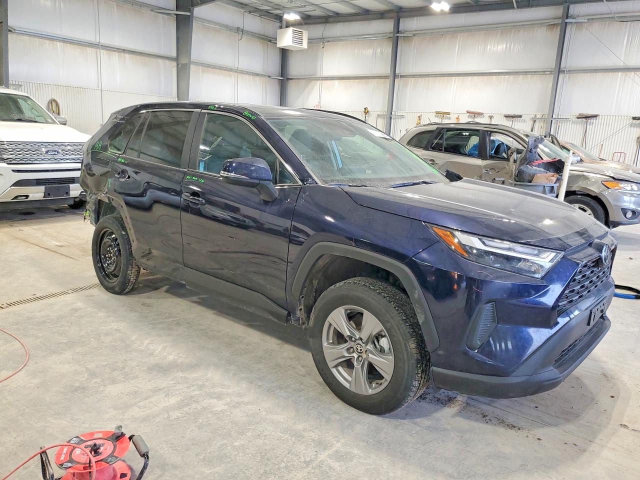 2025 TOYOTA RAV4 XLE photo 7
