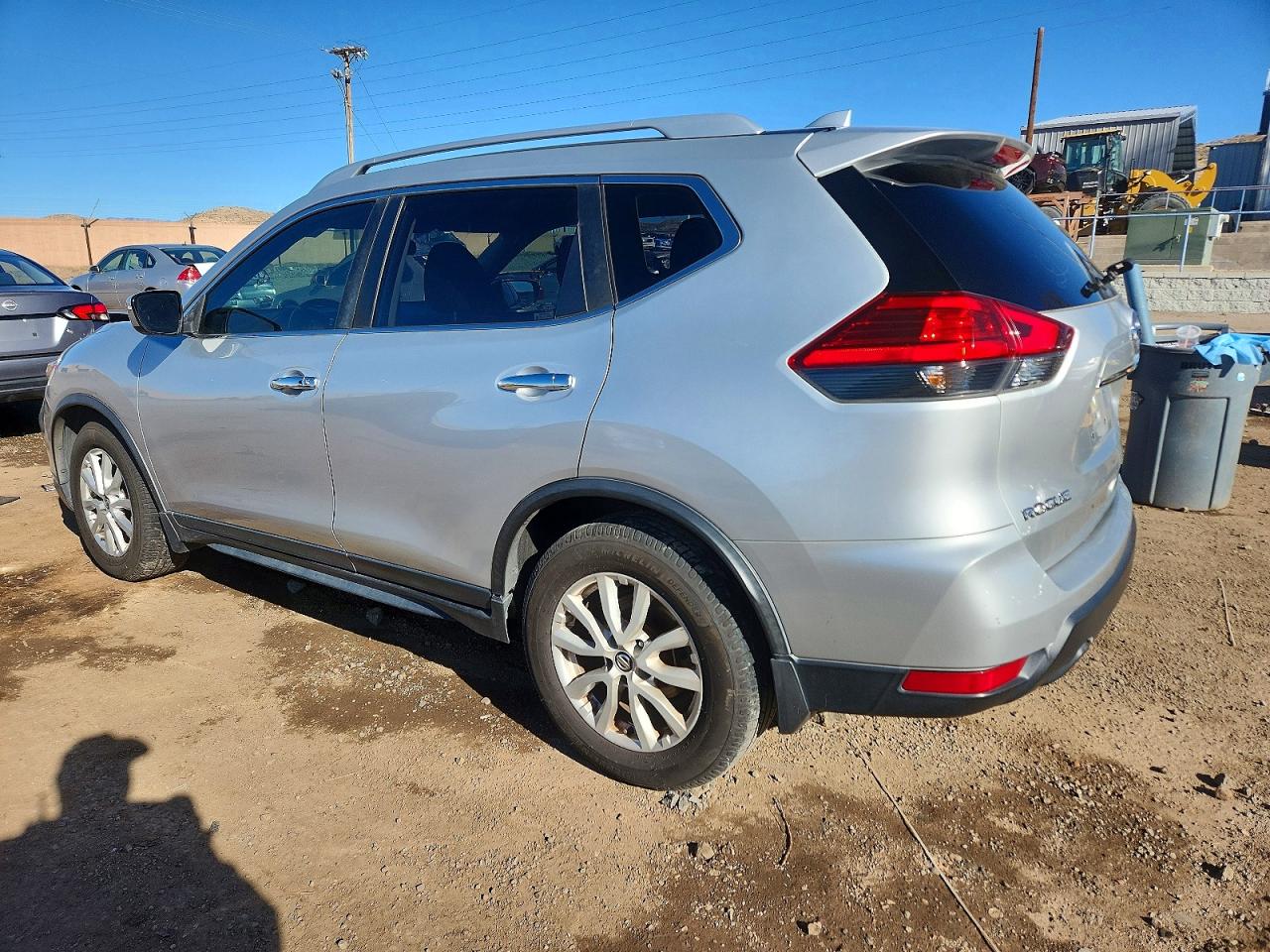 2017 NISSAN ROGUE SV photo 4