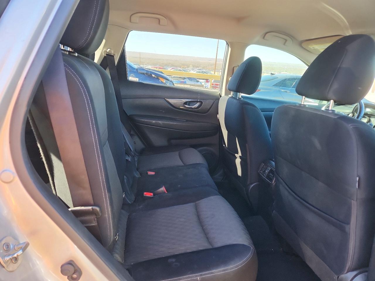 2017 NISSAN ROGUE SV photo 28
