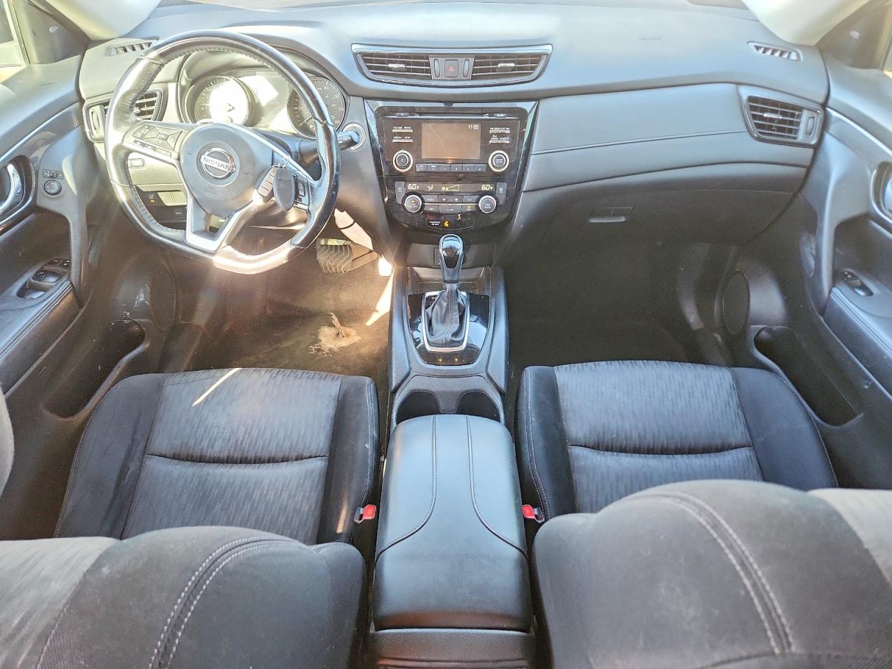 2017 NISSAN ROGUE SV photo 22