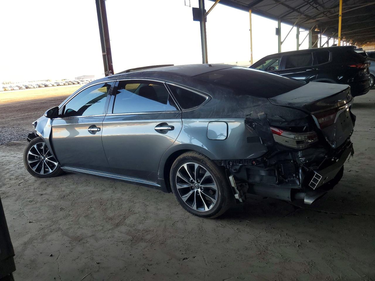 2016 TOYOTA AVALON photo 3