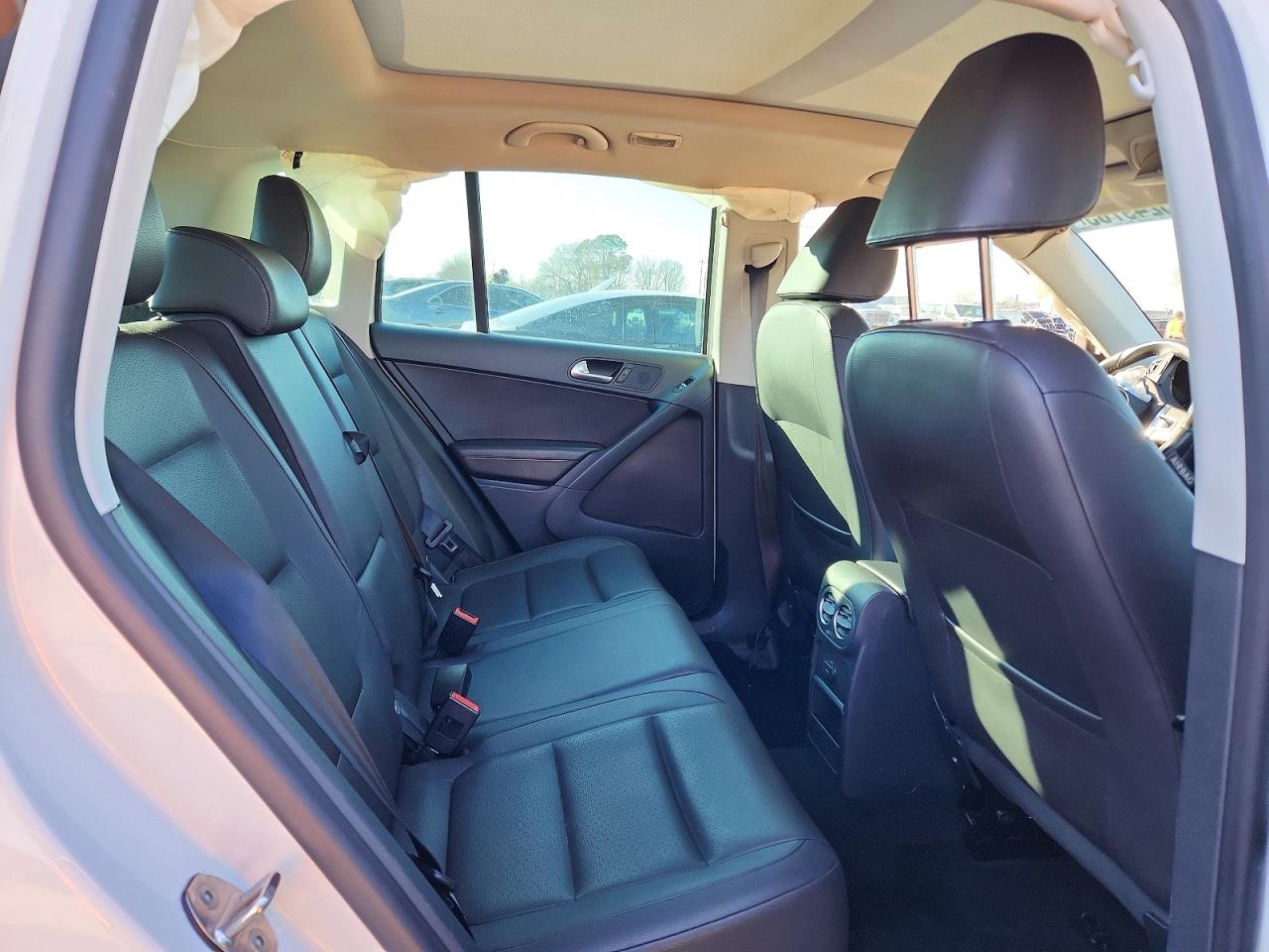2017 VOLKSWAGEN TIGUAN WOLFSBURG photo 31