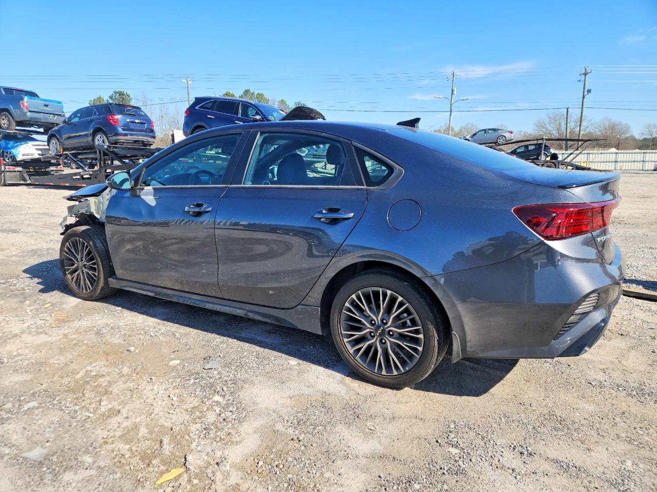 2023 KIA FORTE GT LINE photo 3
