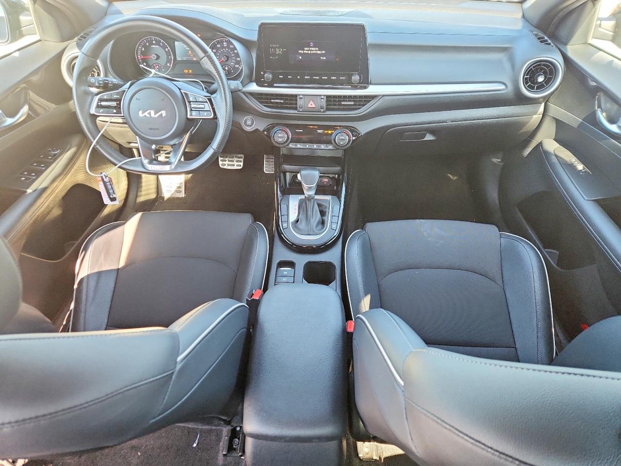2023 KIA FORTE GT LINE photo 15