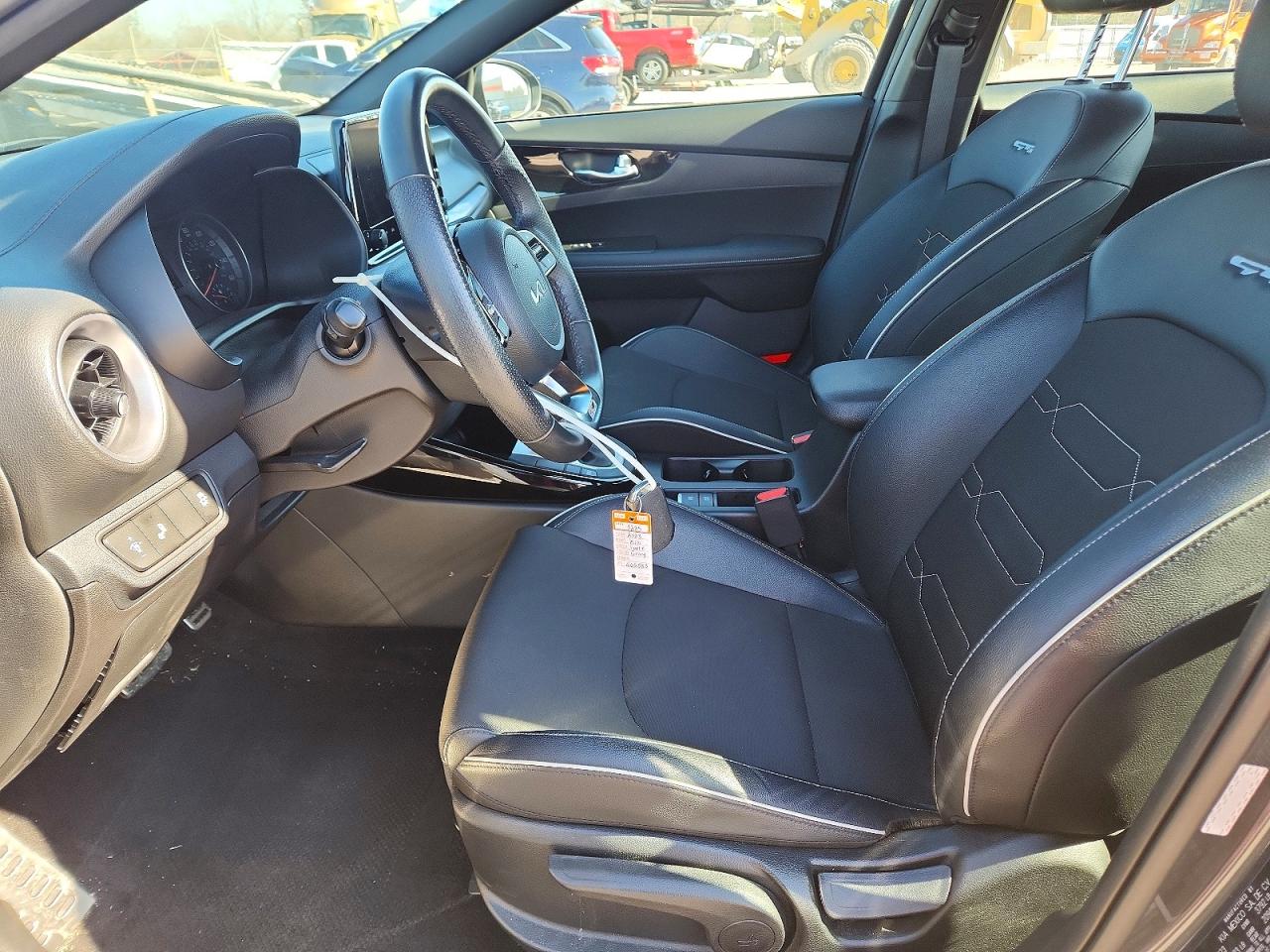 2023 KIA FORTE GT LINE photo 13